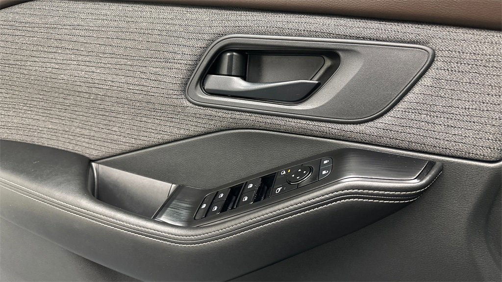 Certified 2021 Nissan Rogue S image 19