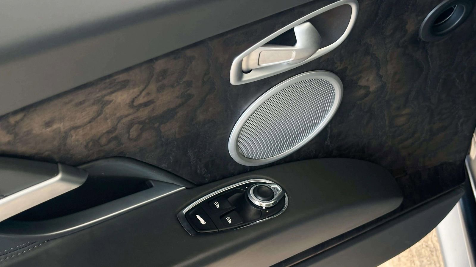 Used 2022 Aston Martin DB11 Coupe image 21