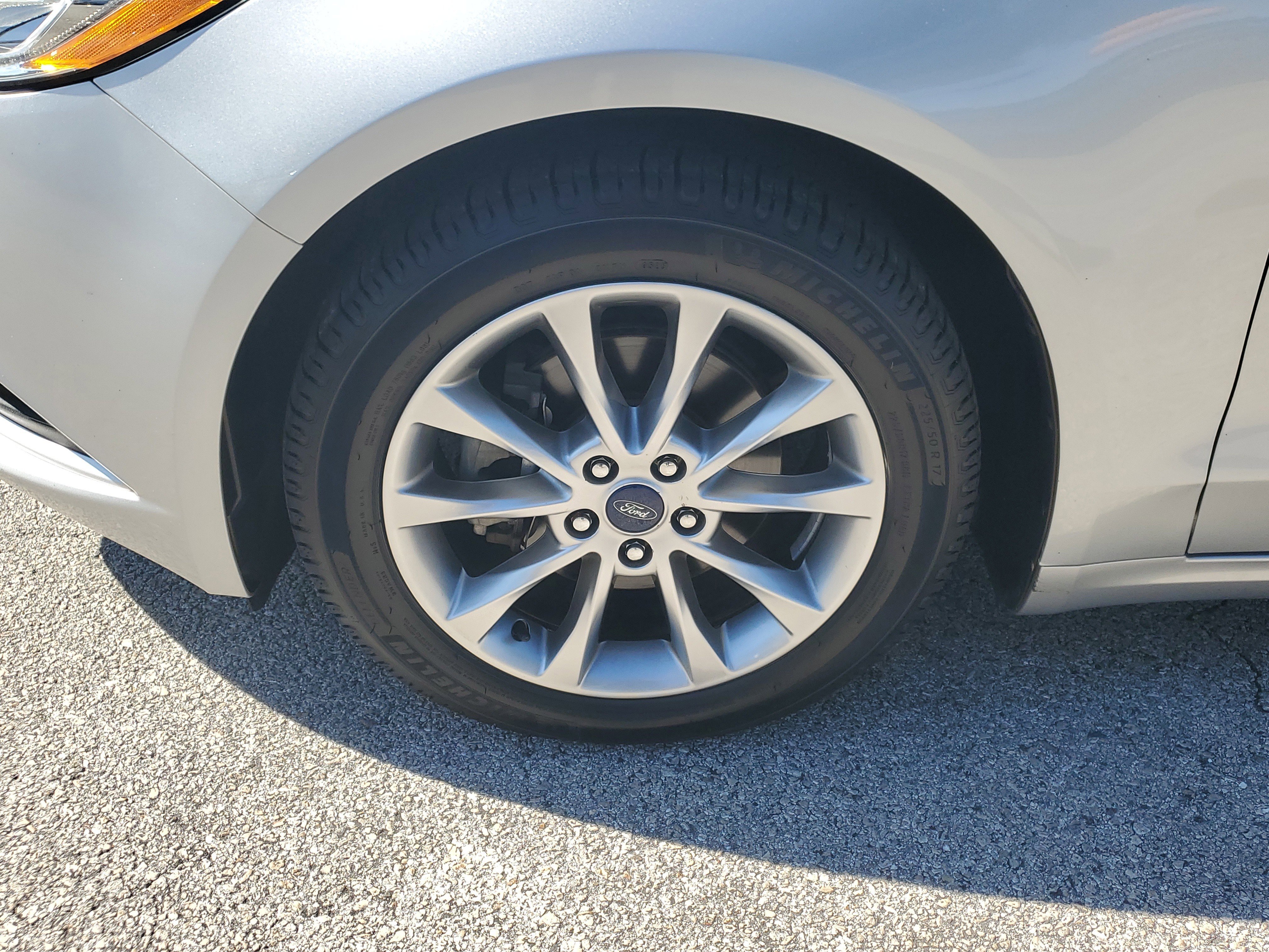 Used 2017 Ford Fusion SE image 5