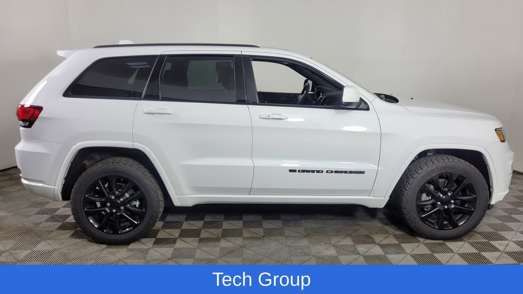 Used 2022 Jeep Grand Cherokee Laredo X image 10
