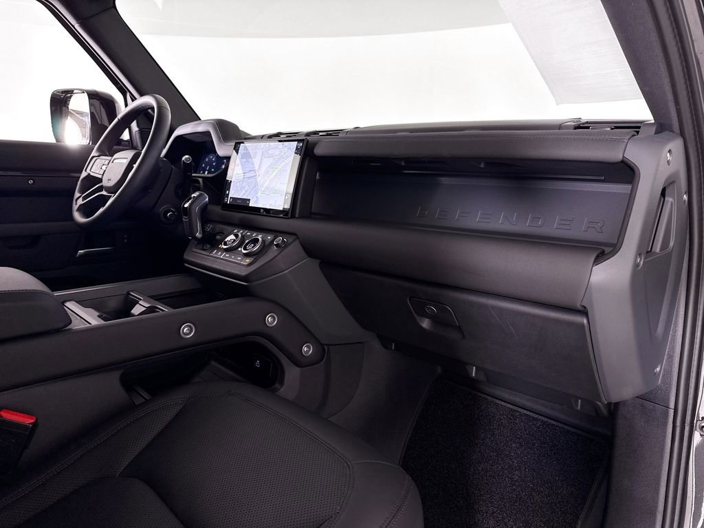 Used 2025 Land Rover Defender 110 X-Dynamic SE image 13
