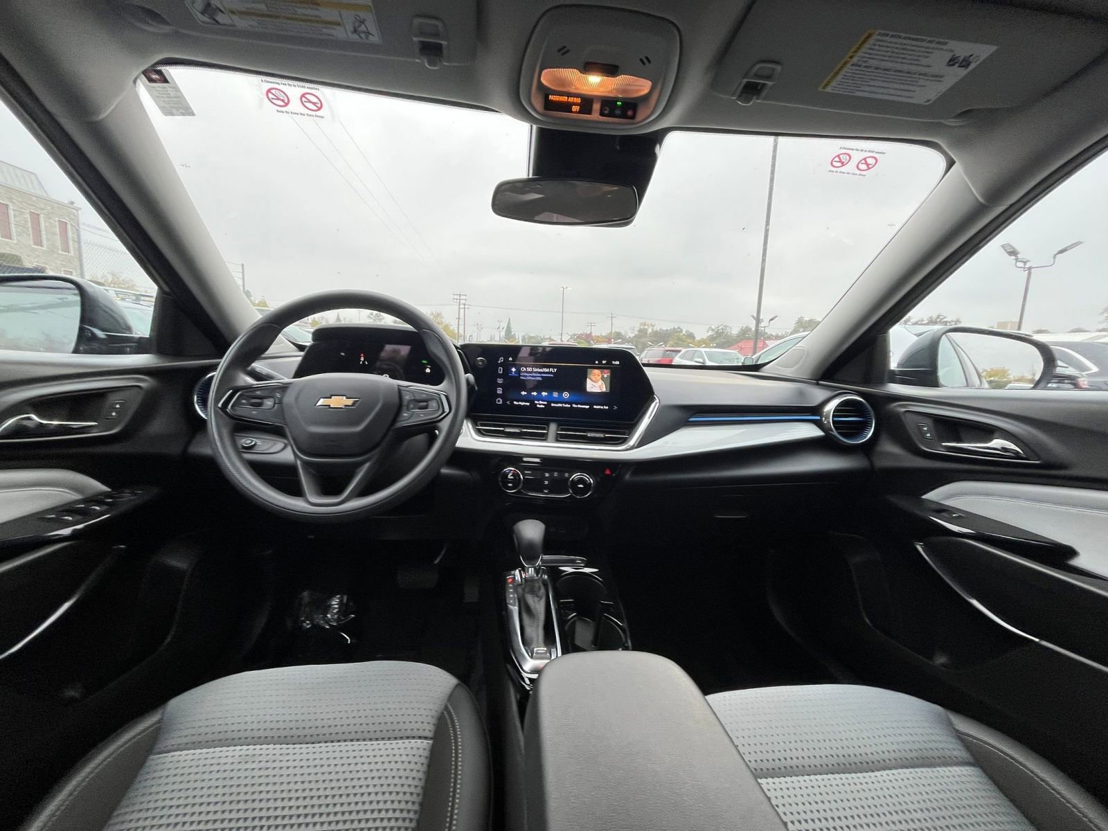 Used 2025 Chevrolet Trax LT image 31
