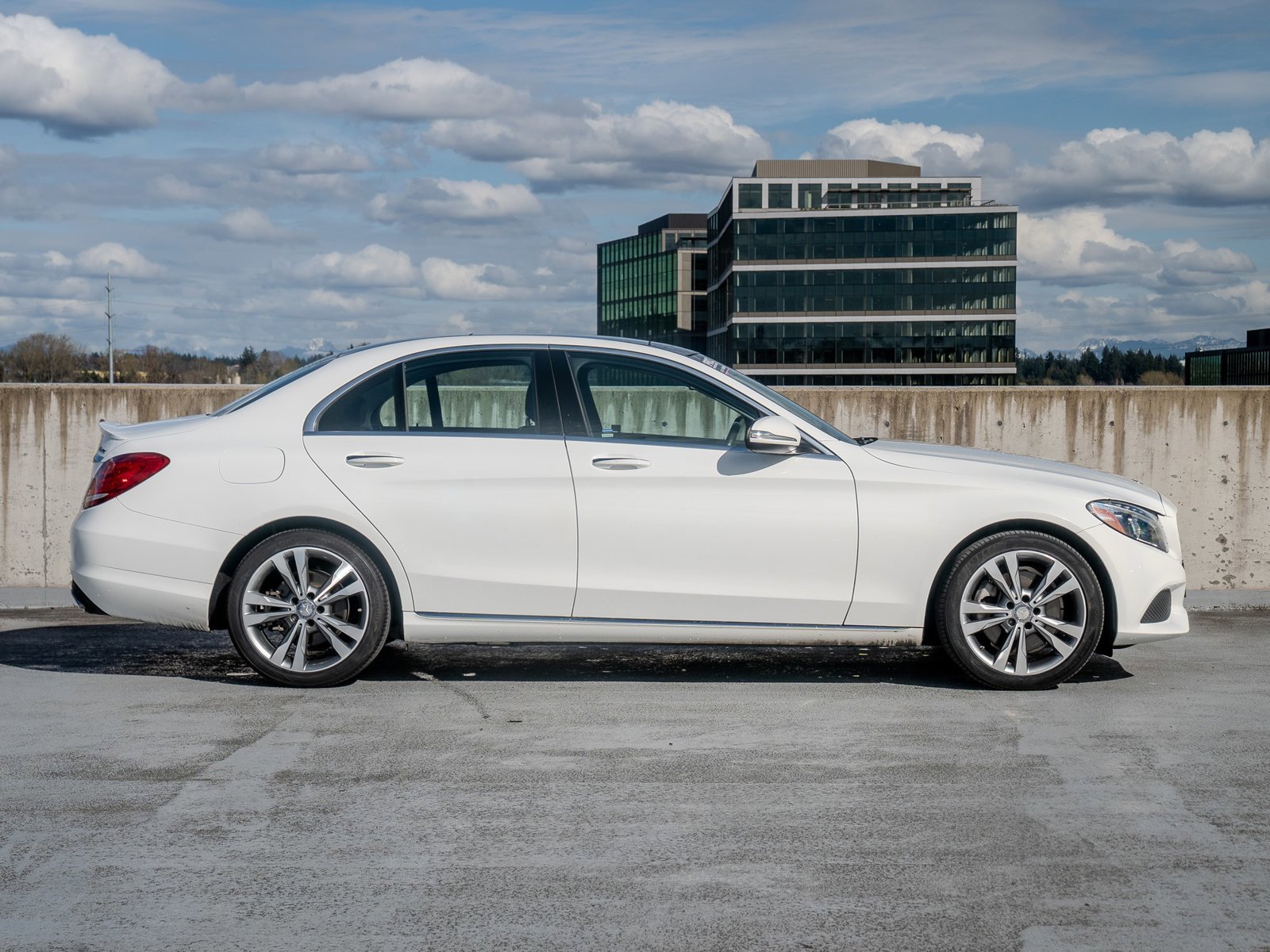Used 2015 Mercedes-Benz C 300 4MATIC Sedan image 4