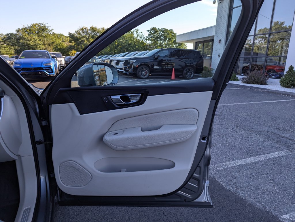 Used 2018 Volvo XC60 T5 Momentum w/ Convenience Package AWD/4WD image 25