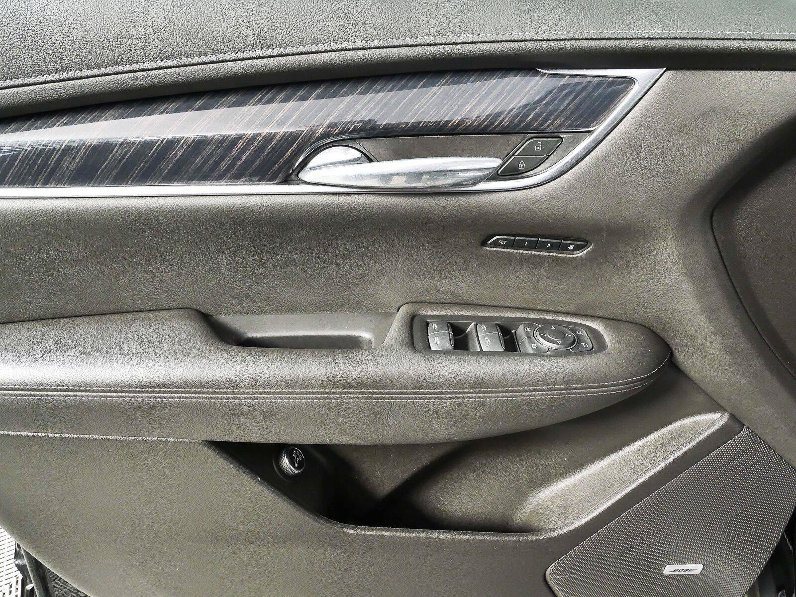 Used 2022 Cadillac XT6 Premium Luxury AWD/4WD image 7