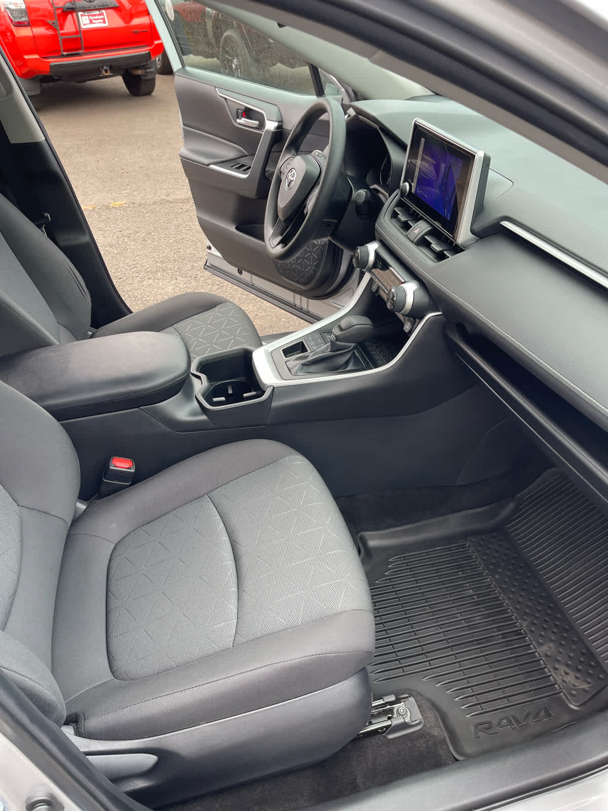Used 2023 Toyota RAV4 XLE AWD/4WD image 34