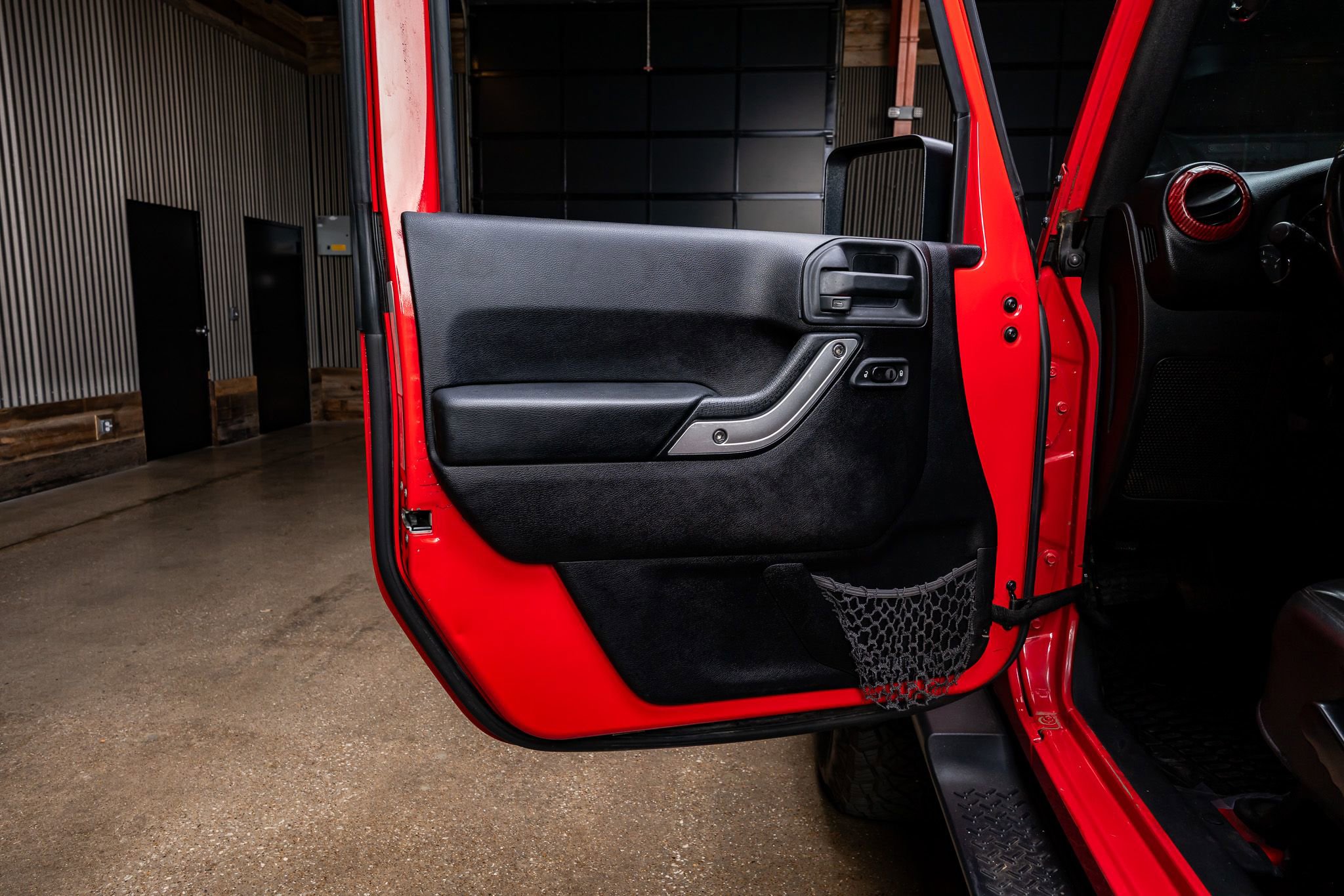 Used 2015 Jeep Wrangler Unlimited Sahara w/ Katzkin Premium Leather Group image 32