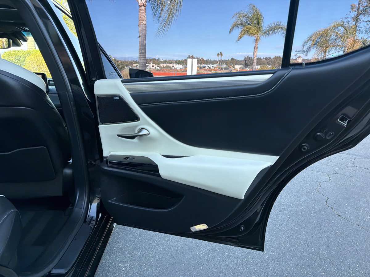 Used 2024 Lexus ES 300h F Sport w/ Accessory Package (Z1) FWD image 33
