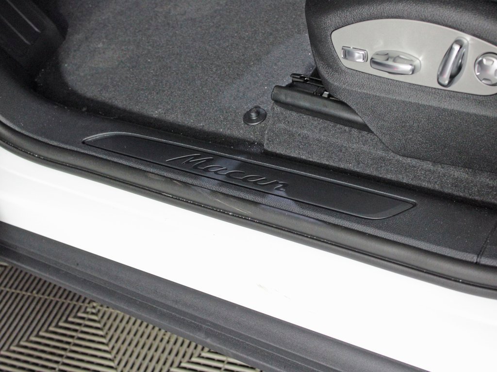 Used 2025 Porsche Macan image 18