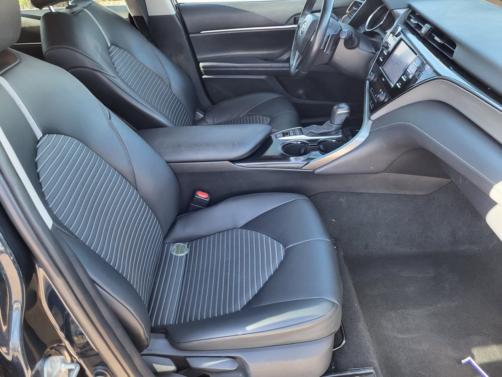 Used 2020 Toyota Camry SE image 23