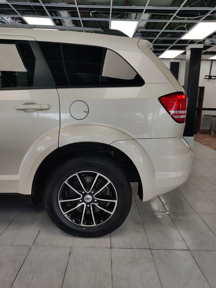 Used 2018 Dodge Journey SE w/ Blacktop Package image 4