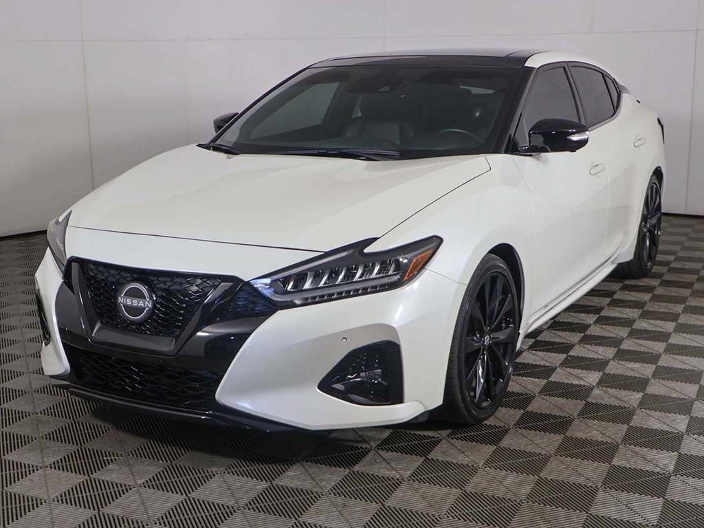 Used 2023 Nissan Maxima SR w/ Sport Mat Group FWD image 11