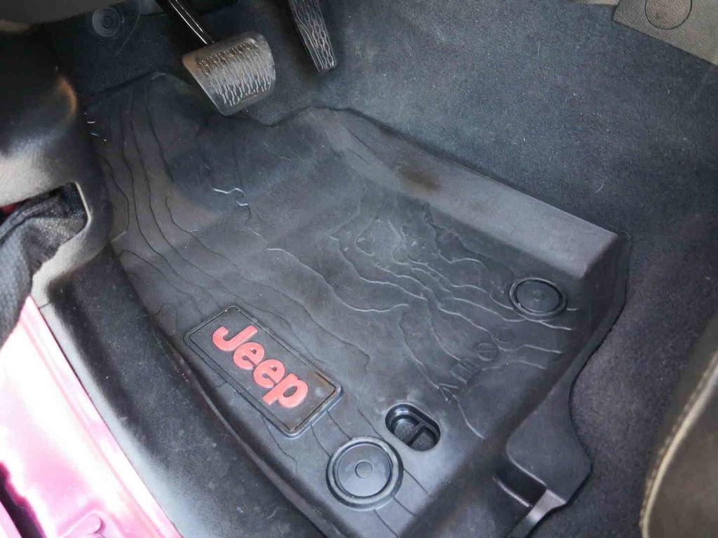 Used 2021 Jeep Wrangler Unlimited Rubicon AWD/4WD image 31
