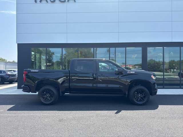 Used 2024 Chevrolet Silverado 1500 LT Trail Boss w/ Convenience Package II image 2