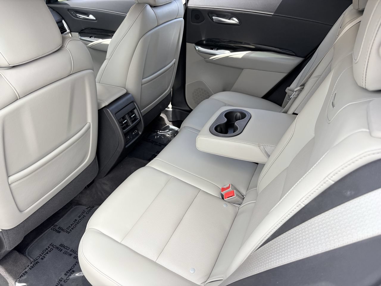 Certified 2022 Cadillac XT4 Premium Luxury FWD image 17