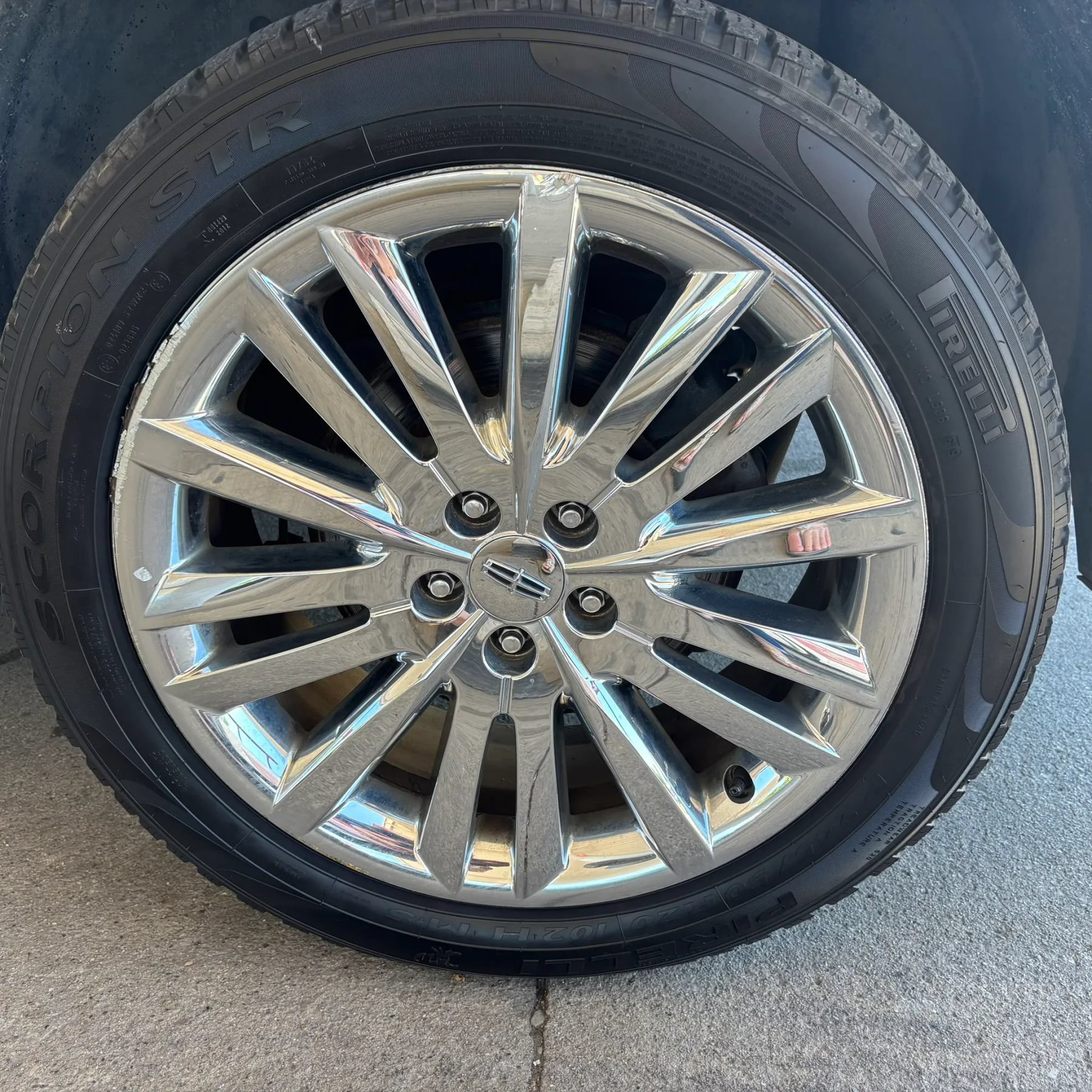 Used 2013 Lincoln MKX AWD image 22