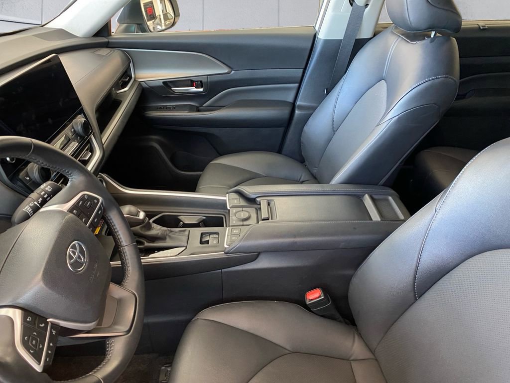 Used 2024 Toyota Grand Highlander XLE image 5