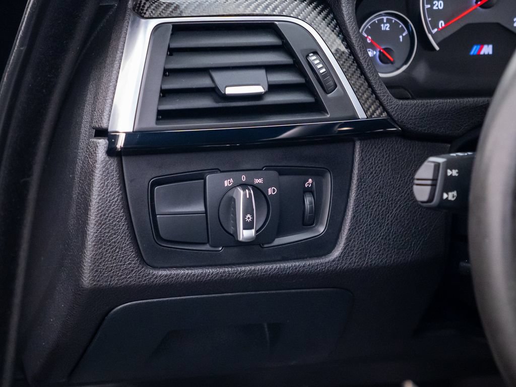 Used 2018 BMW M4 Convertible RWD image 22