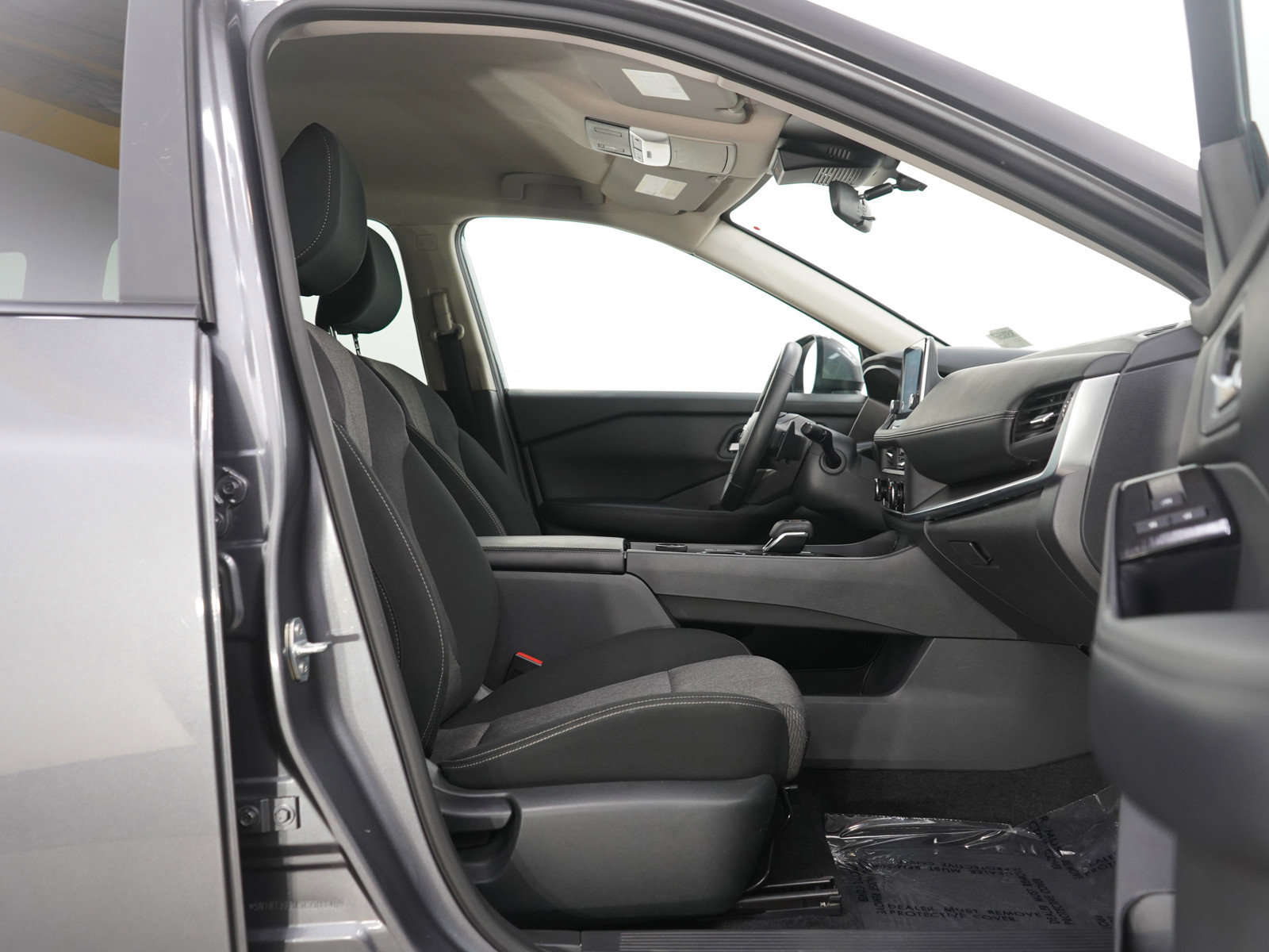 Used 2025 Nissan Rogue SV image 11