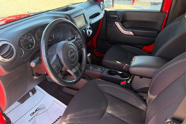 Used 2015 Jeep Wrangler Sahara w/ Connectivity Group AWD/4WD image 9