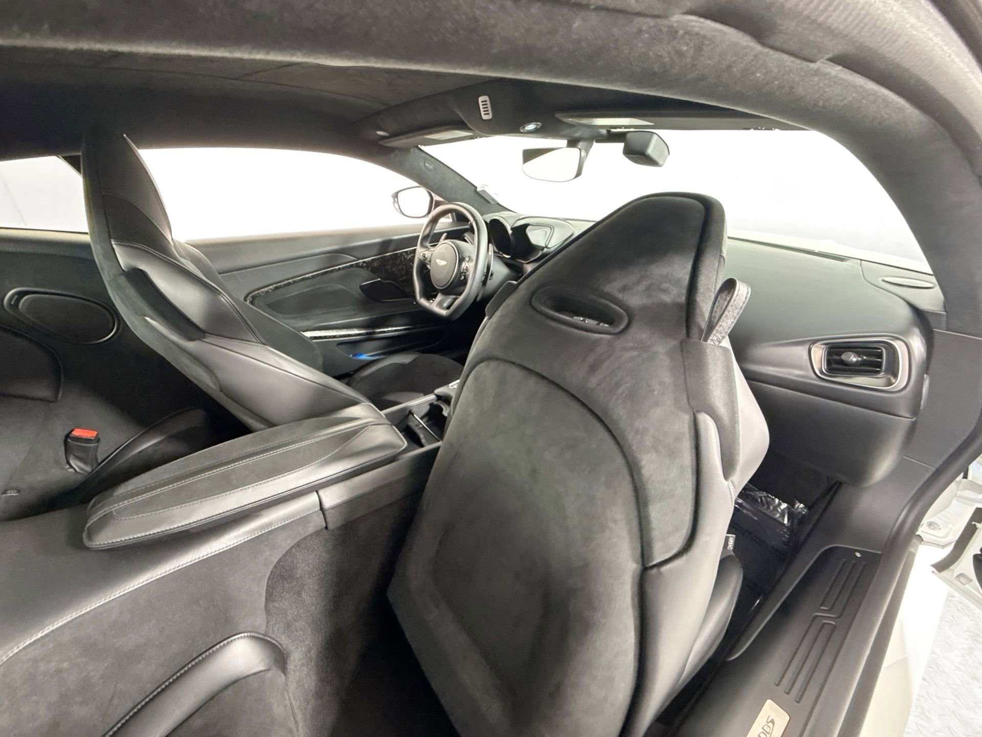 Used 2019 Aston Martin DBS Superleggera image 23