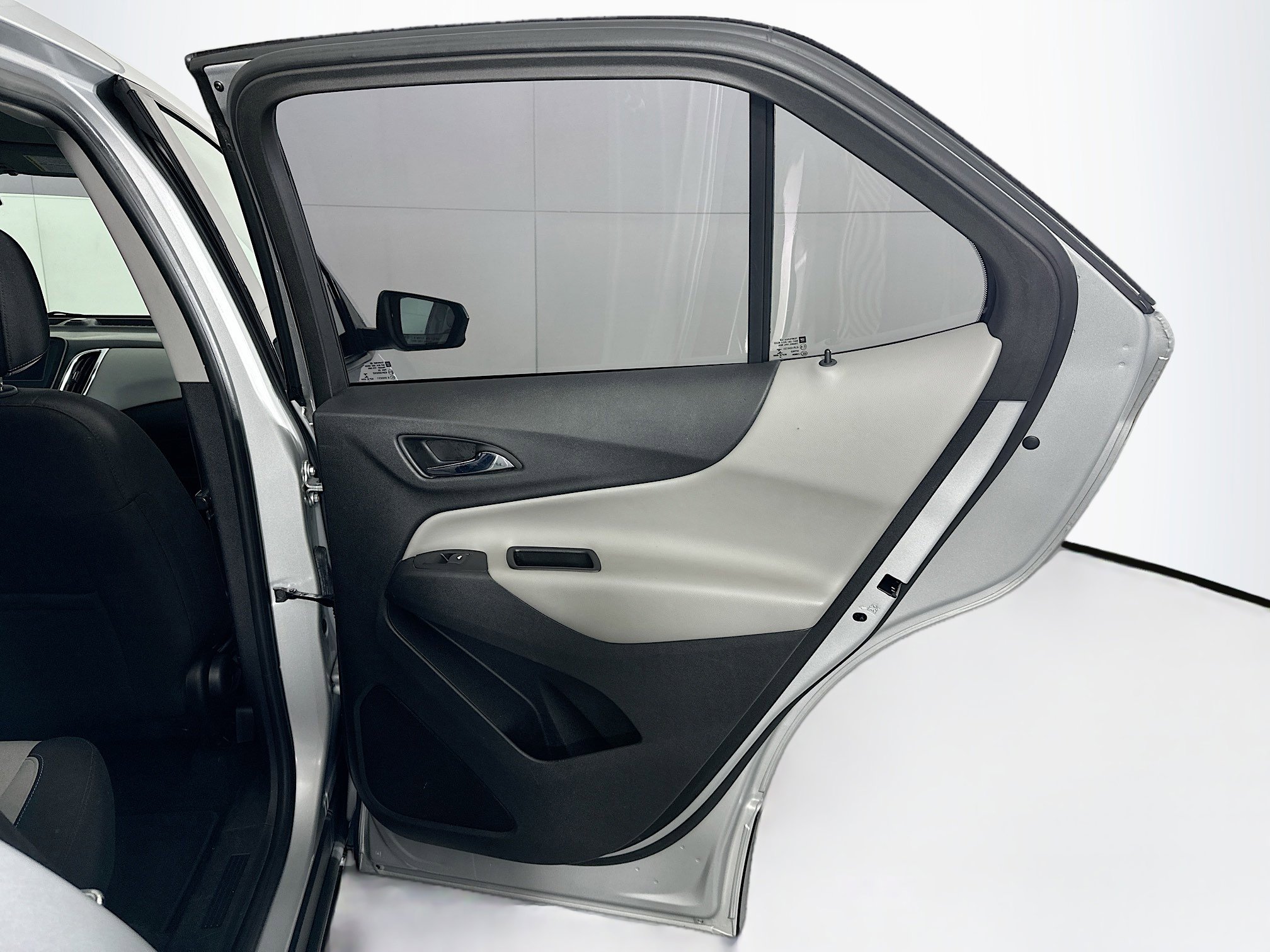 Used 2018 Chevrolet Equinox LS image 28