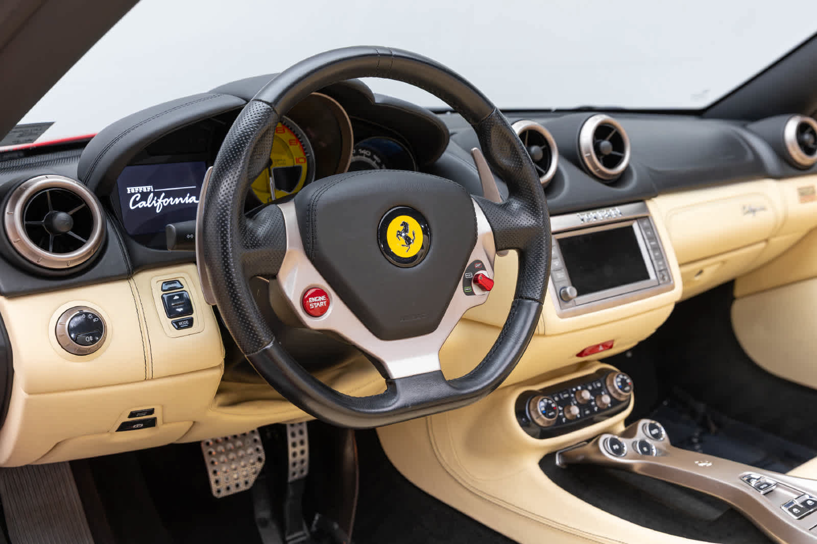 Used 2010 Ferrari California RWD image 2