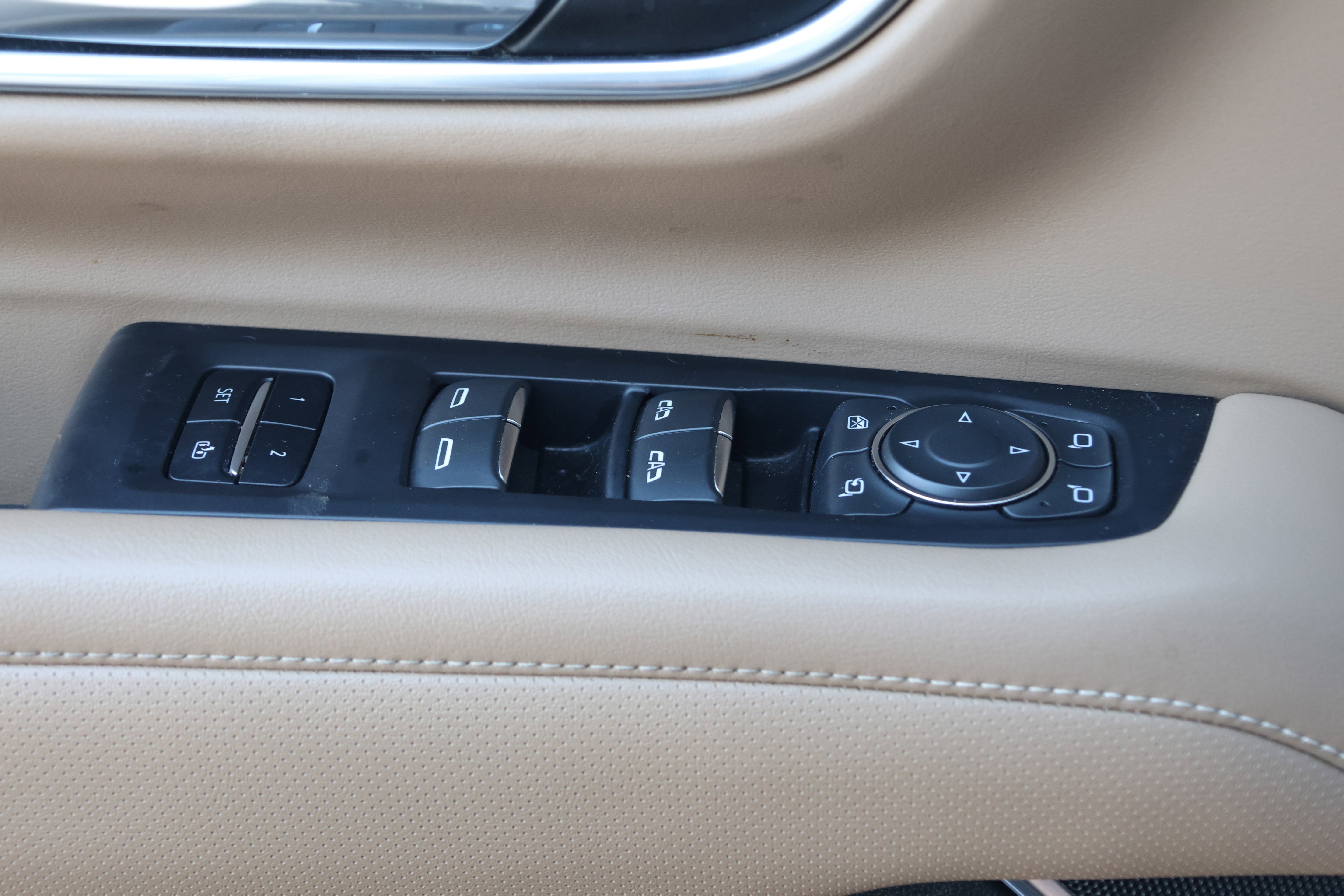 Used 2021 Chevrolet Suburban Premier w/ Premium Package image 14