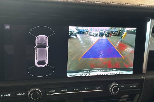 Used 2021 Porsche Macan image 25