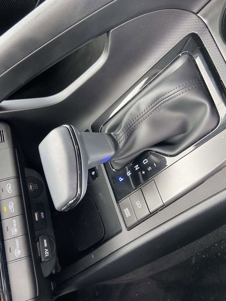 Certified 2025 Hyundai Elantra Sport image 21