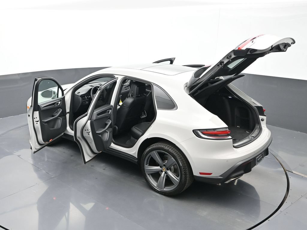 Certified 2026 Porsche Macan AWD/4WD image 29
