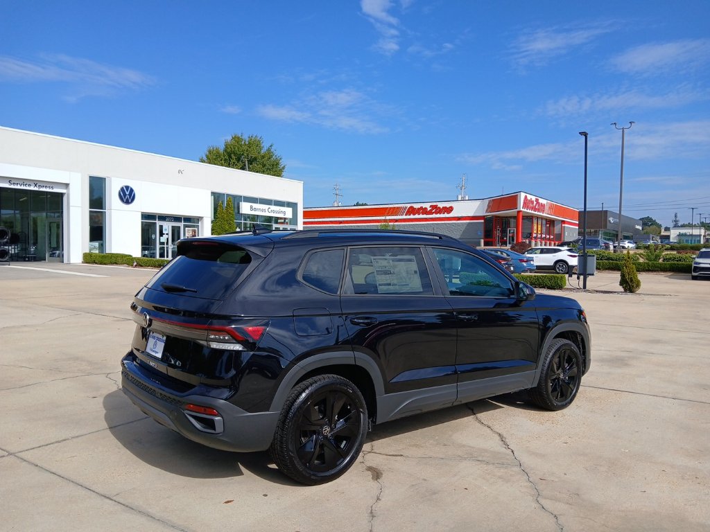 New 2027 Volkswagen Taos SE FWD image 7