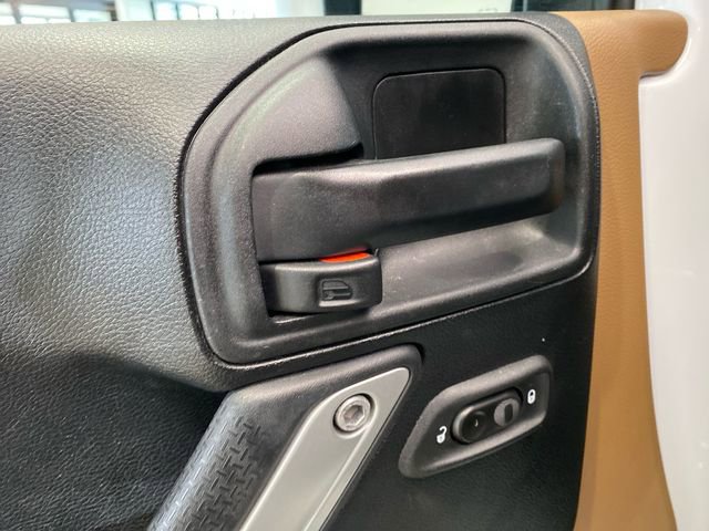 Used 2017 Jeep Wrangler Unlimited Sahara w/ Connectivity Group image 11