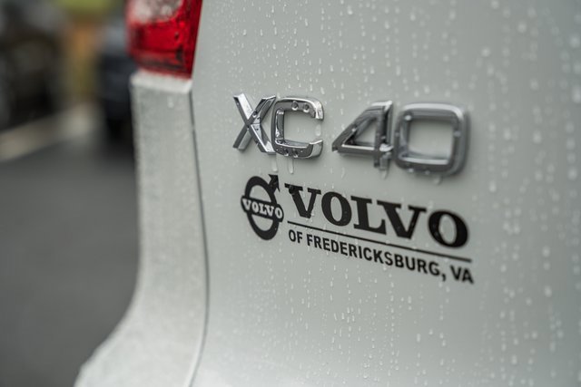 Certified 2025 Volvo XC40 B5 Core w/ Protection Package Premier image 11