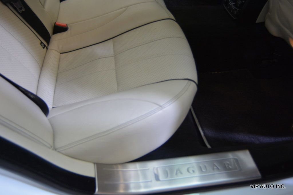 Used 2012 Jaguar XJ L image 26