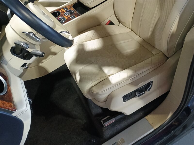 Used 2017 Bentley Bentayga image 13