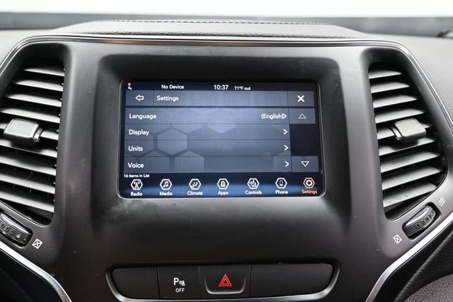 Used 2020 Jeep Cherokee Latitude Plus w/ Cold Weather Group AWD/4WD image 39