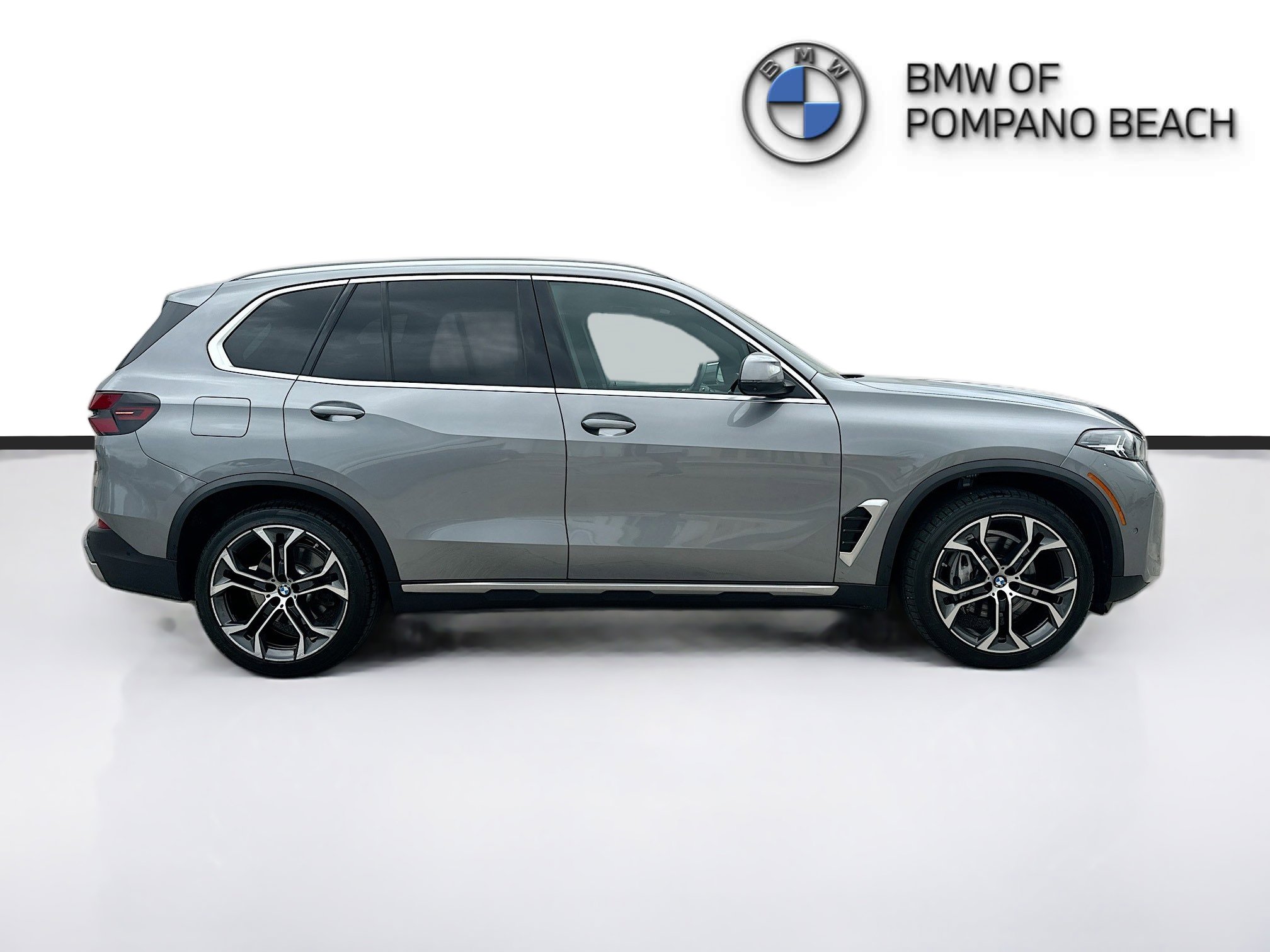 Used 2024 BMW X5 sDrive40i w/ Parking Assistance Package RWD image 8