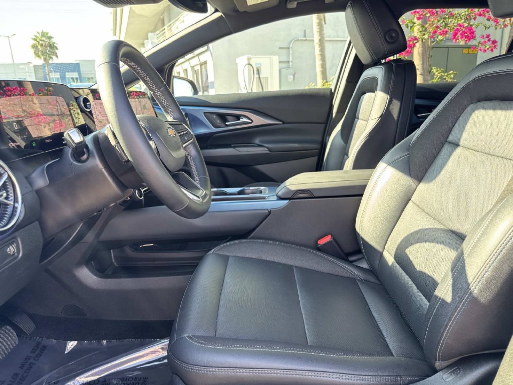 Used 2024 Chevrolet Equinox EV LT FWD image 23