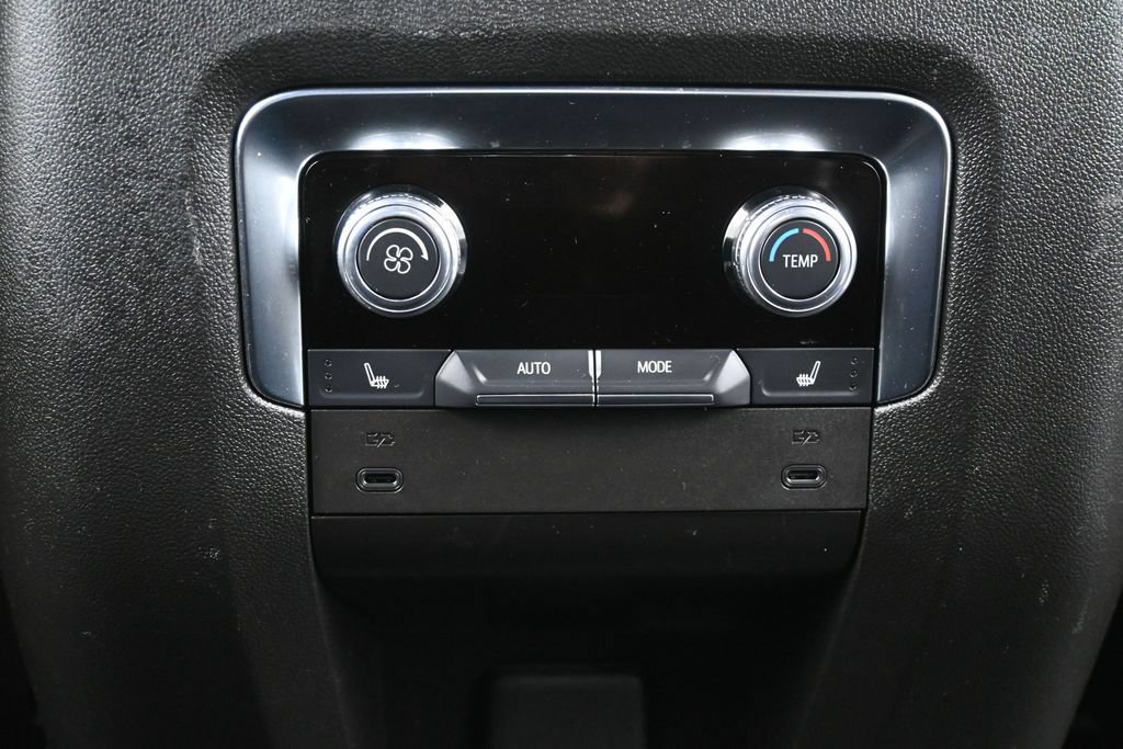 Used 2025 GMC Yukon Denali AWD/4WD image 16