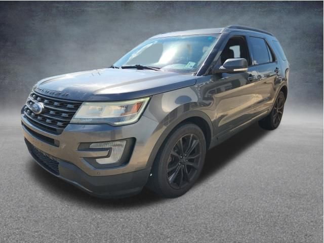 Used 2017 Ford Explorer XLT w/ Equipment Group 202A FWD image 4