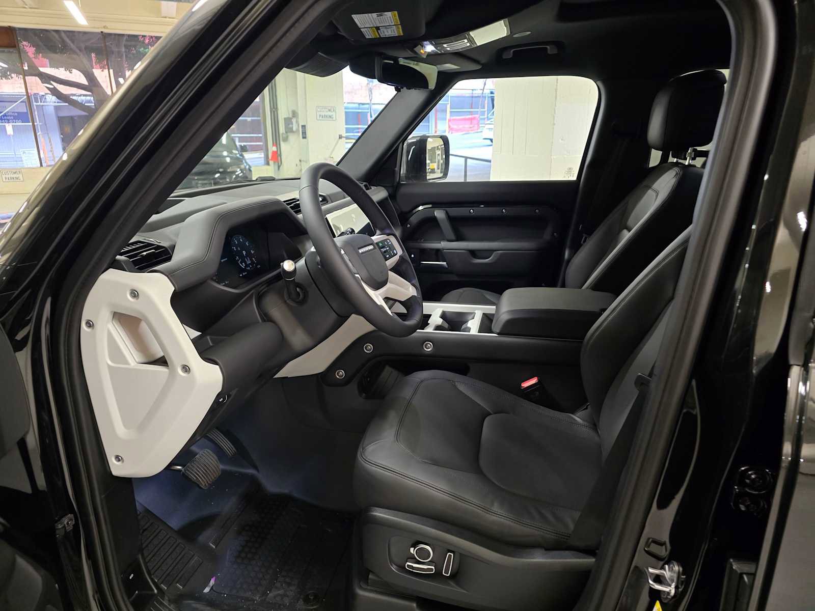 New 2026 Land Rover Defender 130 X-Dynamic SE image 22