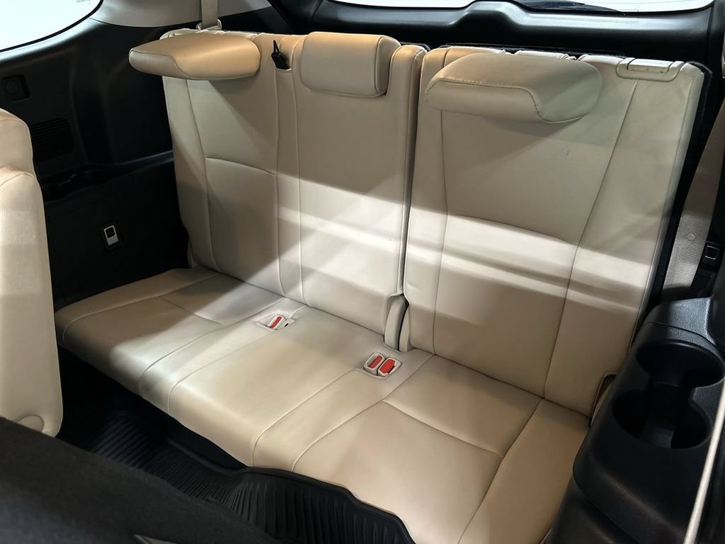 Used 2021 Toyota Highlander XLE AWD/4WD image 22