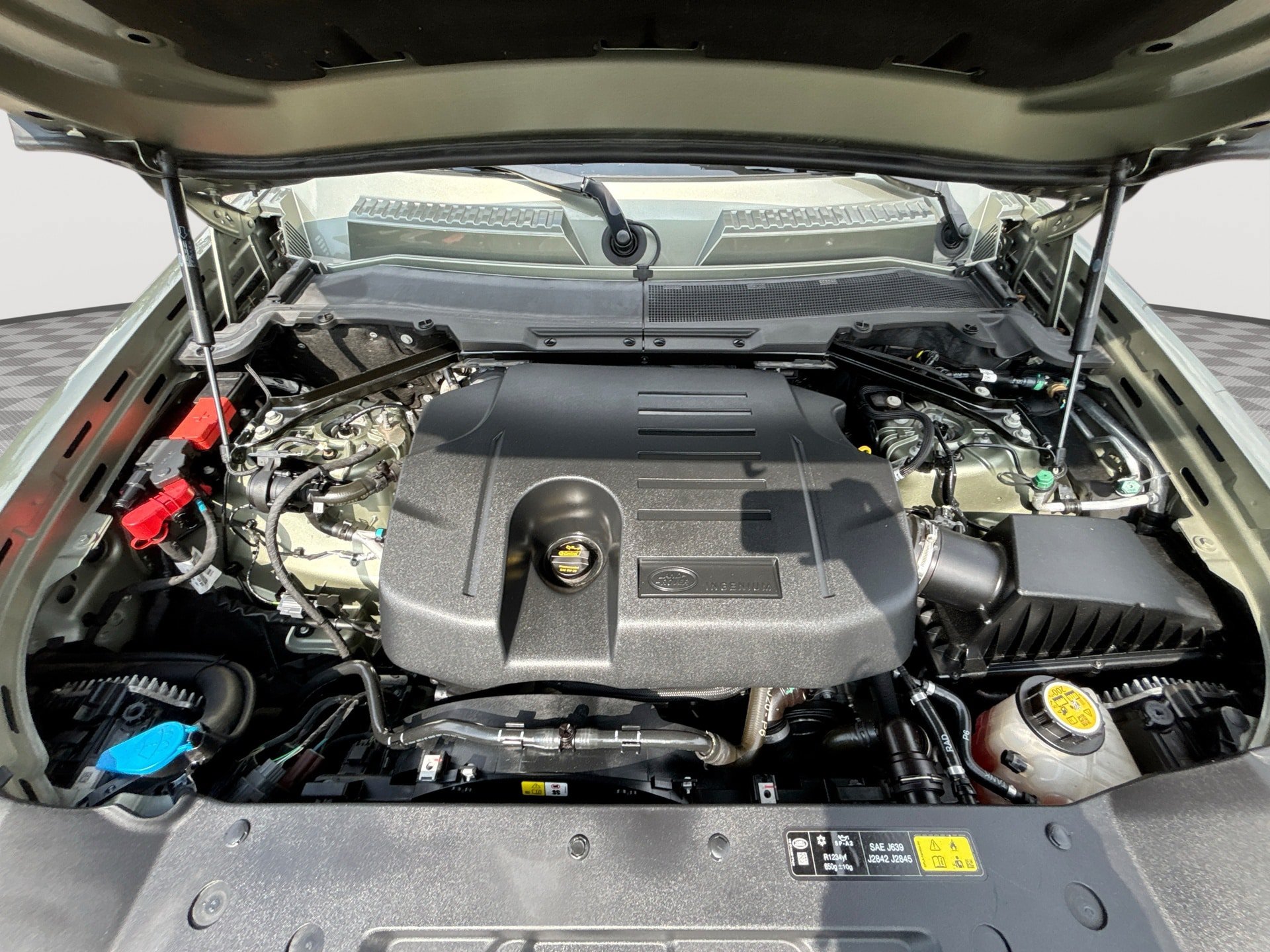 Used 2020 Land Rover Defender 110 SE AWD/4WD image 18
