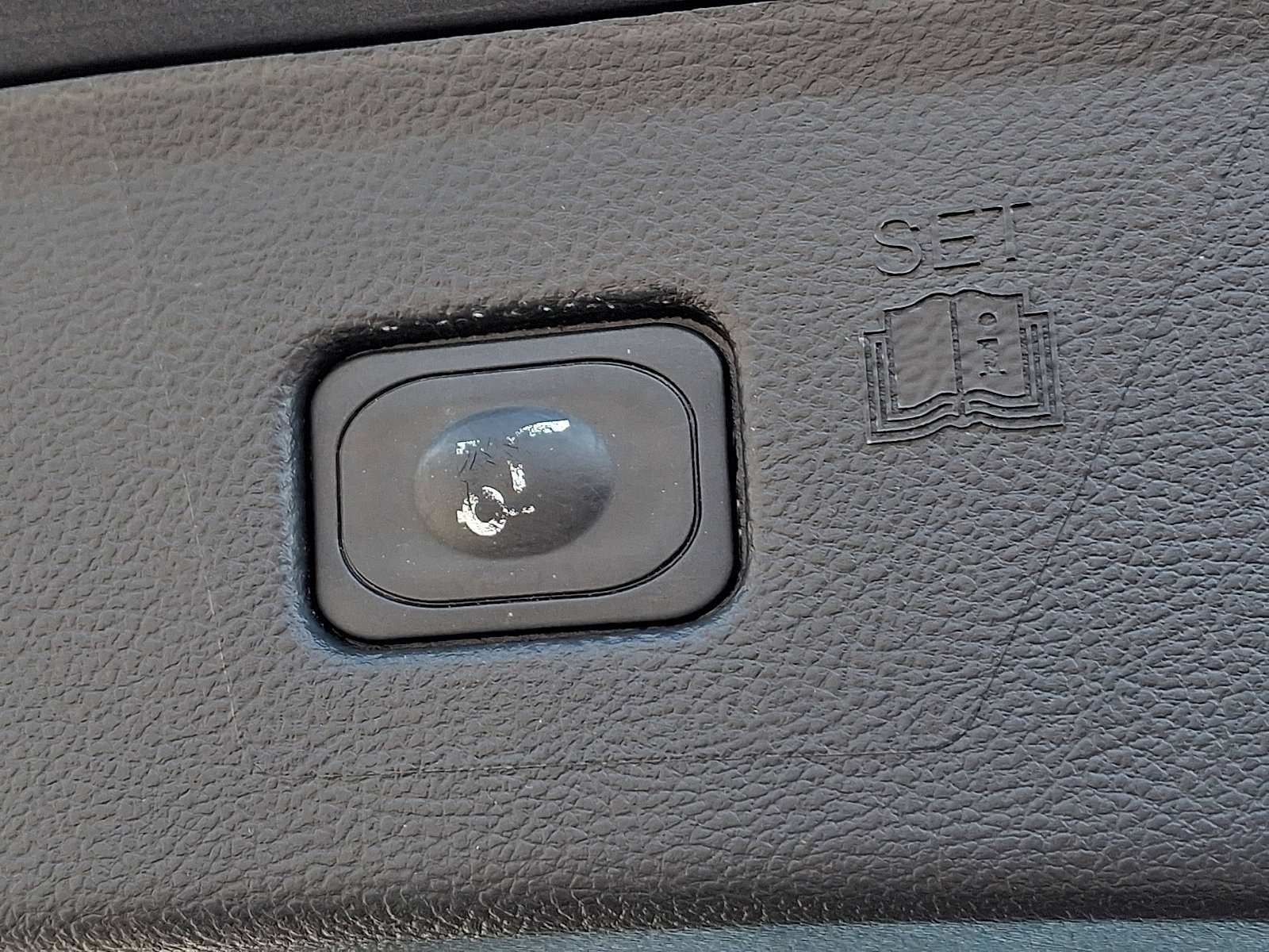 Used 2016 Ford Edge Titanium w/ Equipment Group 301A AWD/4WD image 32