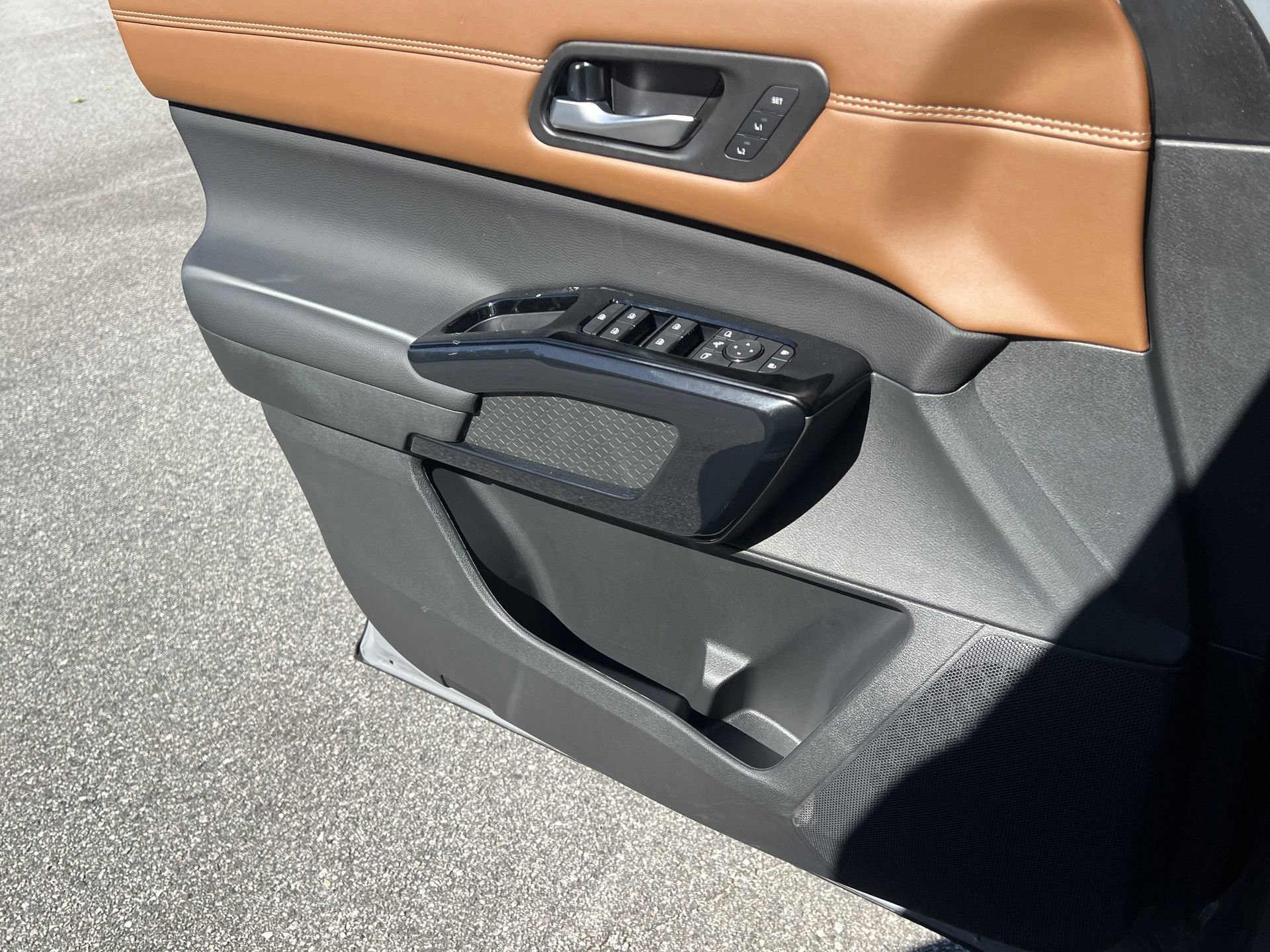 New 2026 Nissan Pathfinder Platinum image 13