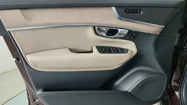New 2026 Volvo XC90 B5 Plus w/ Protection Package Premier AWD/4WD image 9