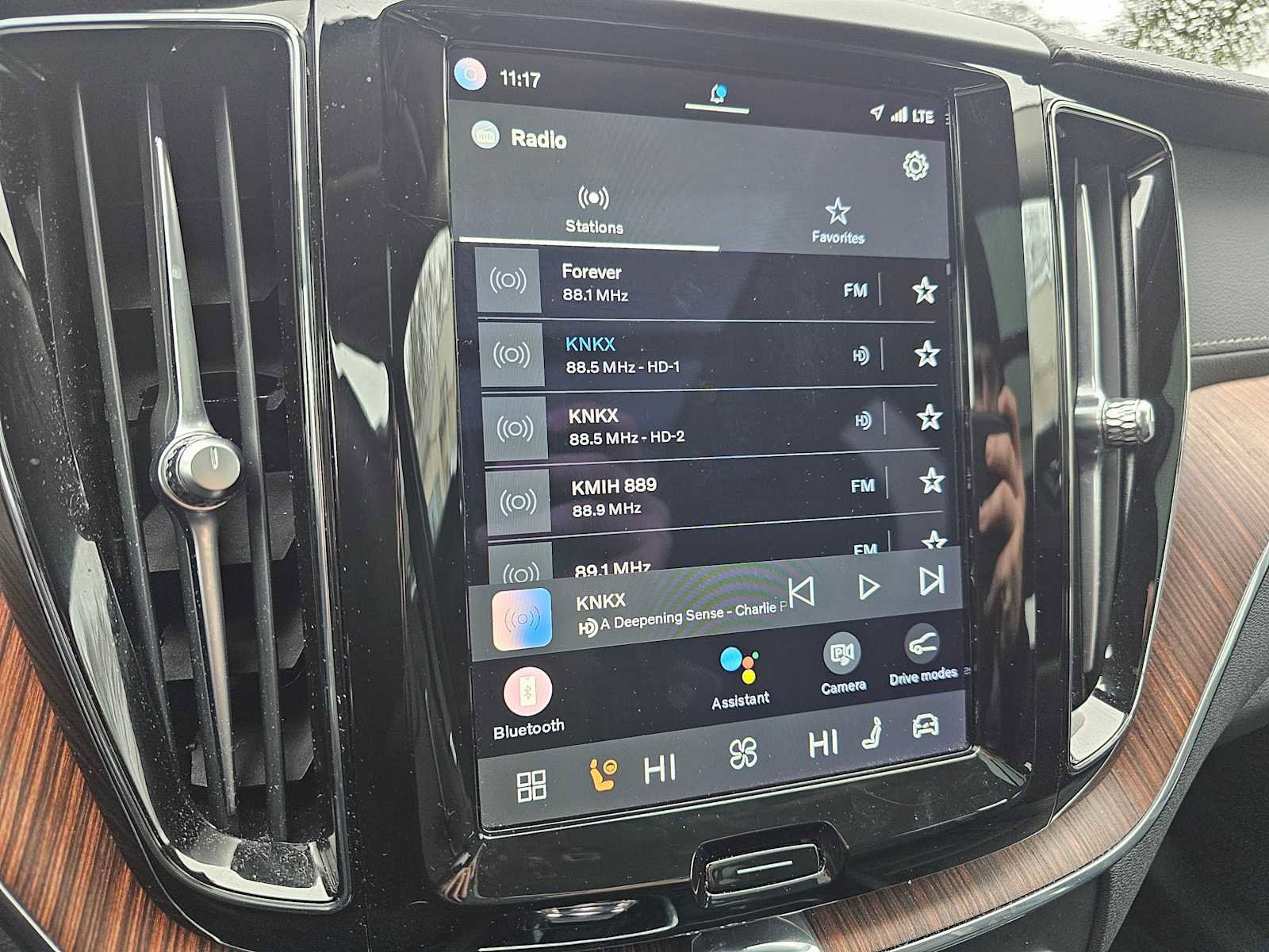 Certified 2023 Volvo XC60 B6 Ultimate w/ Protection Package Premier image 31