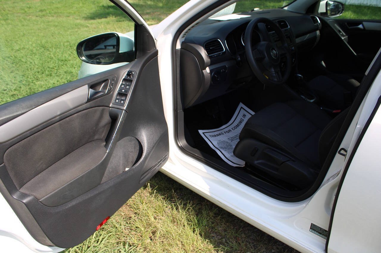 Used 2011 Volkswagen Golf 4-Door FWD image 23