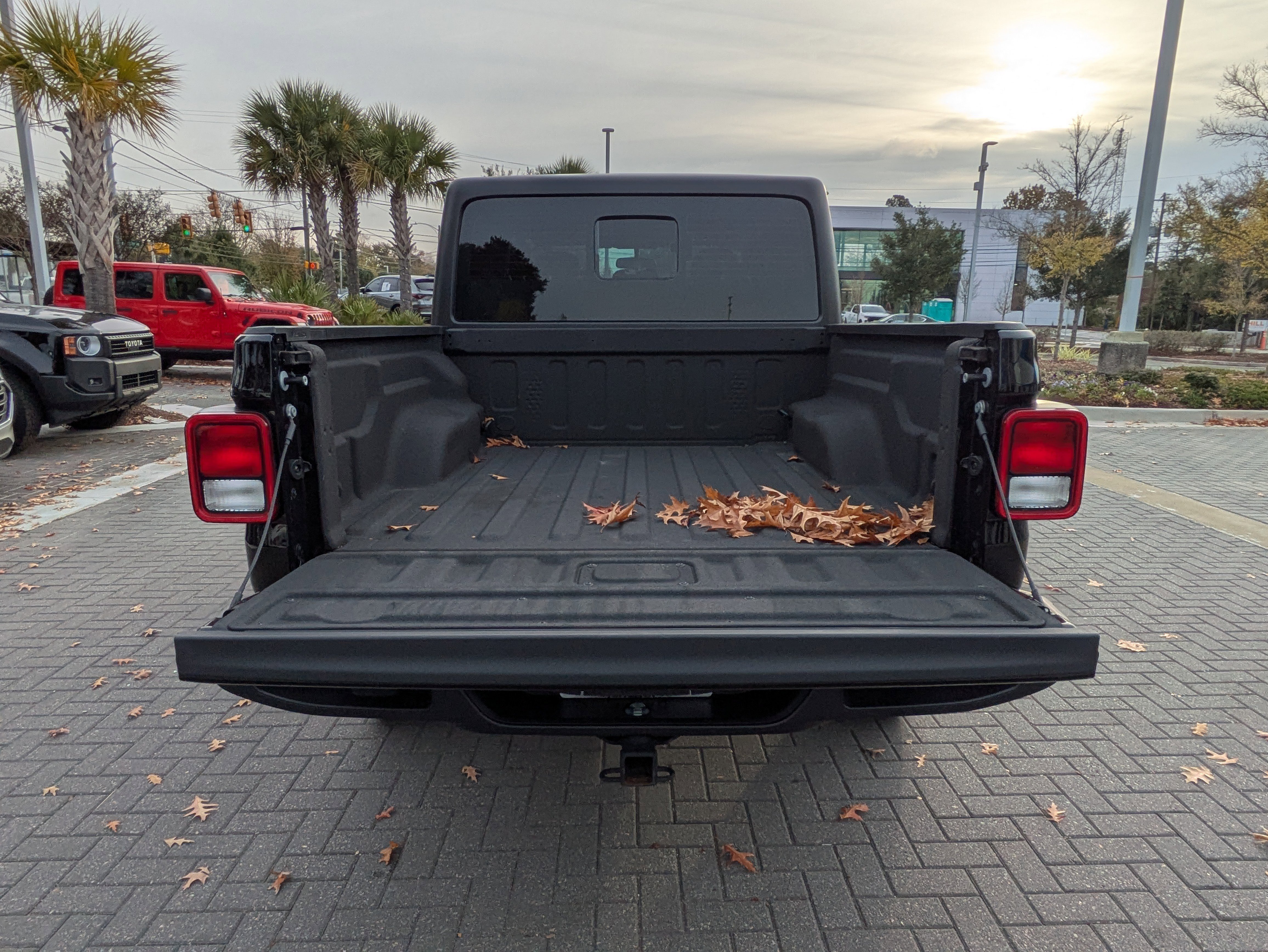 Used 2024 Jeep Gladiator Sport image 17